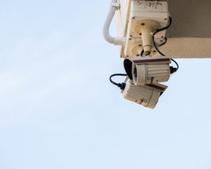 Comment installer une caméra de surveillance avec fil ?