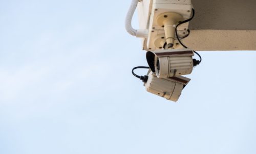 Comment installer une caméra de surveillance avec fil ?