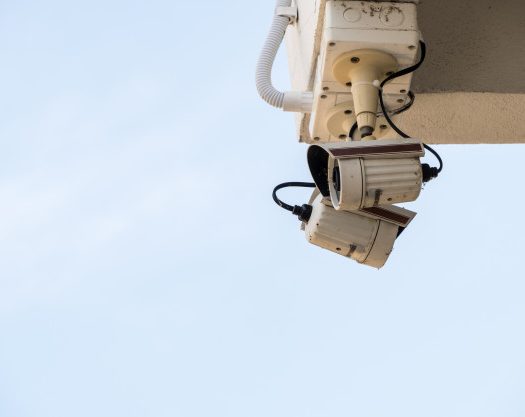 Comment installer une caméra de surveillance avec fil ?