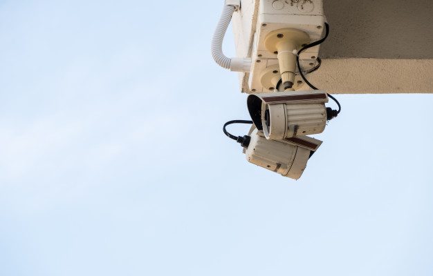 Comment installer une caméra de surveillance avec fil ?