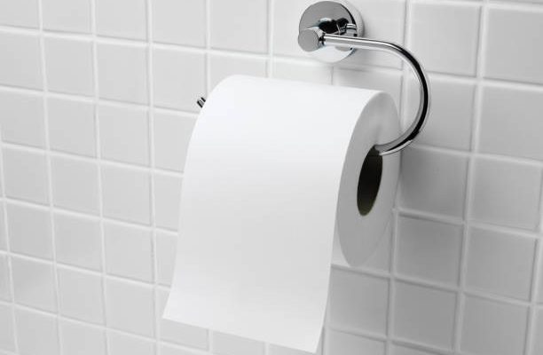3 avantages du distributeur de papier toilette sur pied