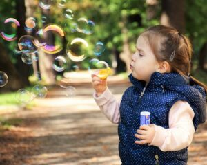 Les plus belles veilleuses bébé pour illuminer la chambre de votre enfant