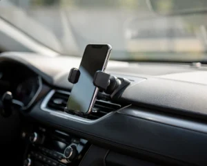 Kit support téléphone voiture : le must-have pour les conducteurs connectés !