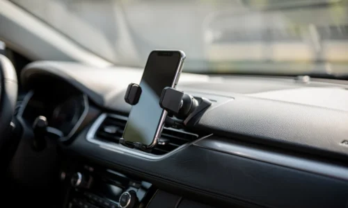 Kit support téléphone voiture : le must-have pour les conducteurs connectés !